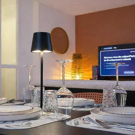 Hyper Centre Renove Terrasse & Parking アパート