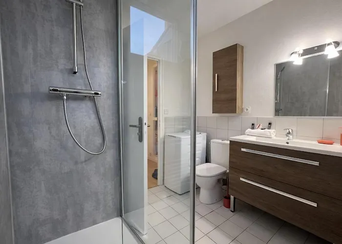 Hyper Centre Renove Terrasse & Parking アパート